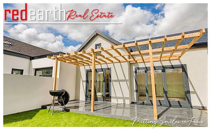 Tamariskia Townhouse For Sale: 3-bed units, private gardens, secure gated complex.