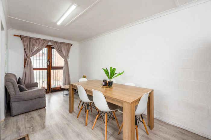 Rocklands House For Sale: 3 Bedrooms, secure parking, close to amenities.