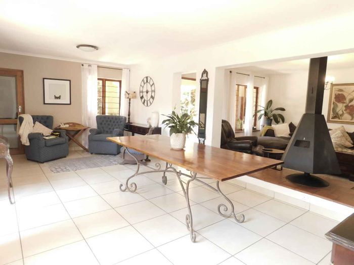 Fourways Cluster To Rent: 3 beds, garden, study, secure complex, pet-friendly.