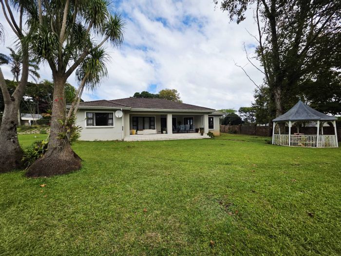 Kloof Central House To Rent: 4 beds, 3 baths, pet-friendly garden, double garage.