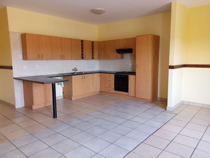 Townhouse To Rent in Norkem Park: 2 beds, pool, clubhouse, secure complex.