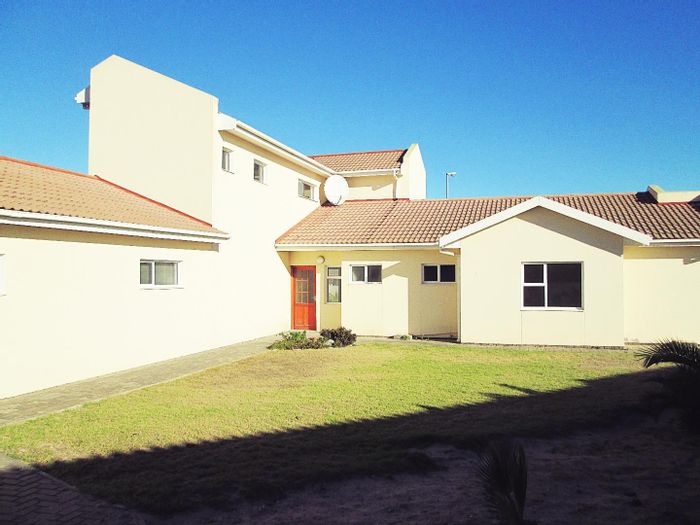 Ocean View House For Sale: Spacious layout, sea views, indoor braai, three garages.