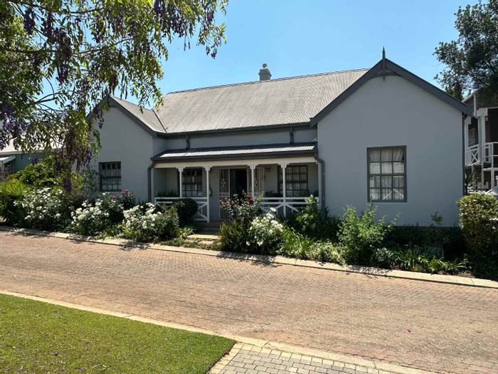 Lonehill House For Sale: 4 bedrooms, 4 bathrooms, double garage, covered patio.