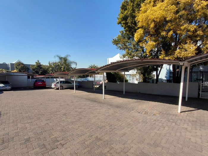 Lonehill Apartment To Rent: 1 Bed, Office, Pool, Backup Power, Secure Estate.