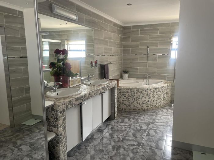 Property #2289736, House Pending Sale in Cimbebasia
