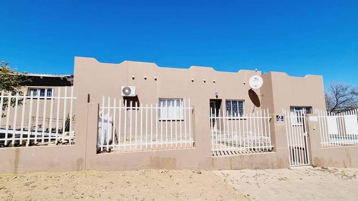 Property #2074444, House for sale in Dorado Park