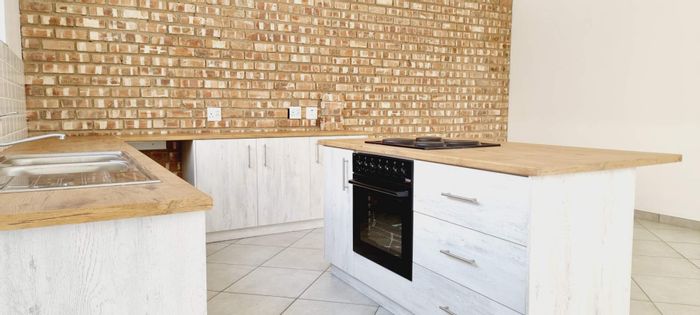 For Sale: Khomasdal House with 3 Bedrooms, Double Garage, Splash Pool, Entertainment Area.