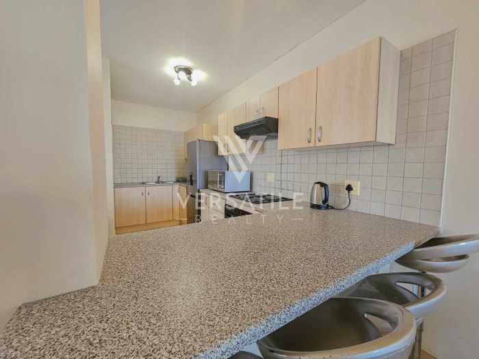 3-Bedroom Townhouse To Rent in Long Beach with Garage, Patio, and Garden.