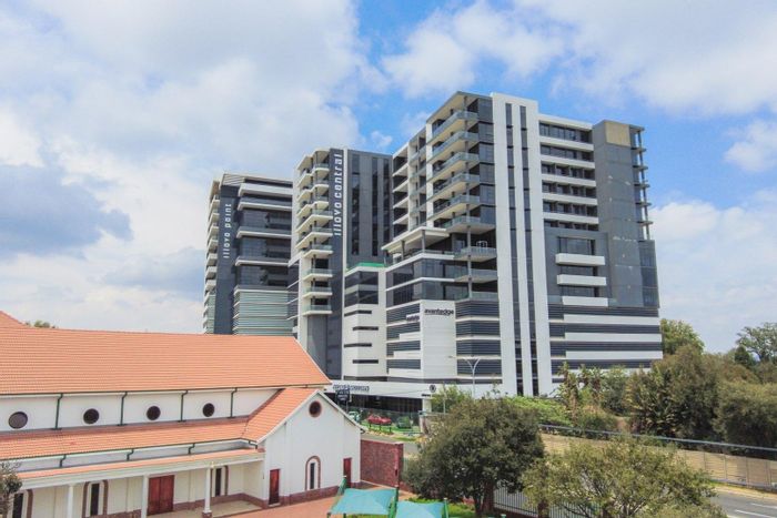 2-Bedroom Apartment To Rent in Illovo with pool, gym, and 24-hour security.