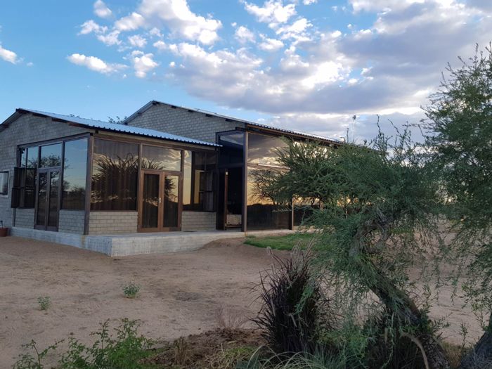 Okahandja Central Small Holding: Country-style house, horse stables, game fence, solar-powered.