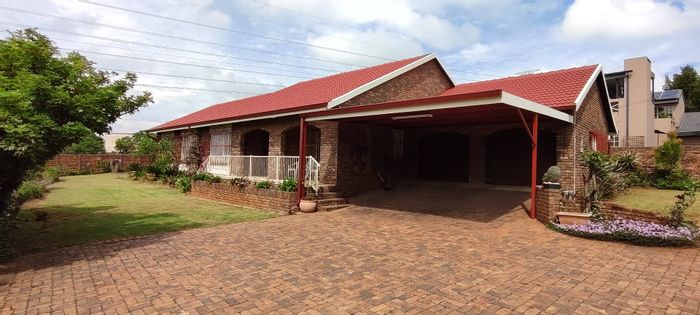 Property #2230640, House for sale in Menlyn