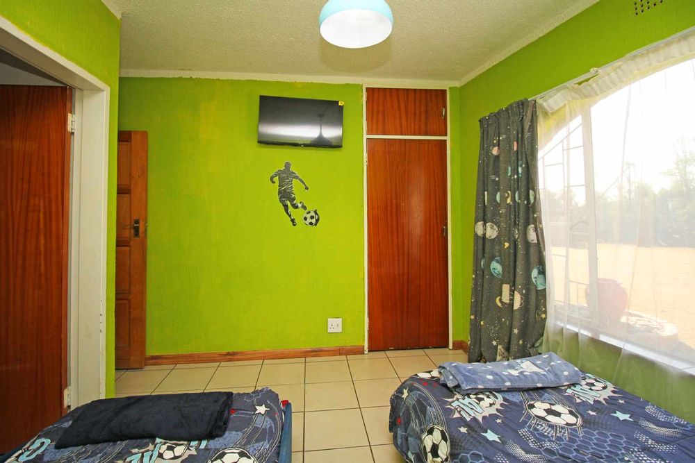 Bedroom 2 : Family Bedroom with Built-In Cupboard and Walk-In Storage for the essentials in a Kids Bedroom