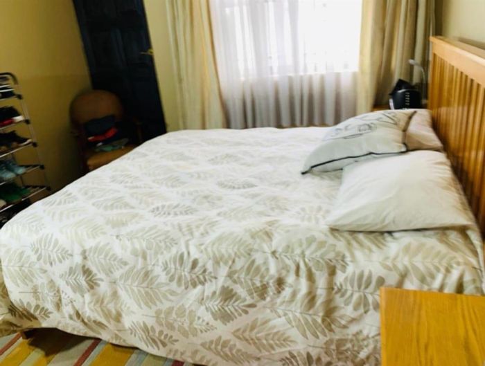 4 Bedroom House For Sale in Theresapark with pool, patio, and 3 garages.