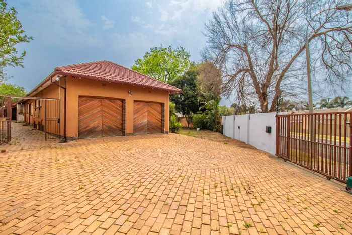 Spacious Weltevreden Park house for sale with solar panels and large kitchen.