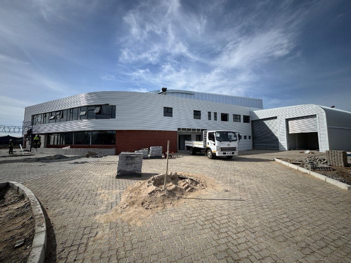 Industrial Facility To Rent in Killarney Gardens with 24hr Security and Multiple Amenities.