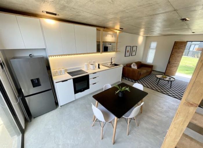 Kramersdorf Townhouse For Sale: Pet-friendly, courtyard, communal garden, garage included.