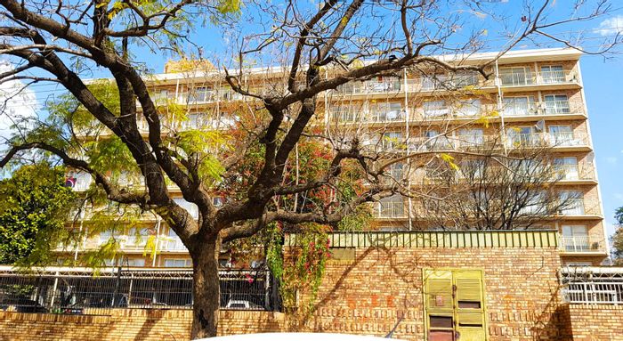 Silverton Apartment For Sale: Balcony views, near schools, parks, and amenities.