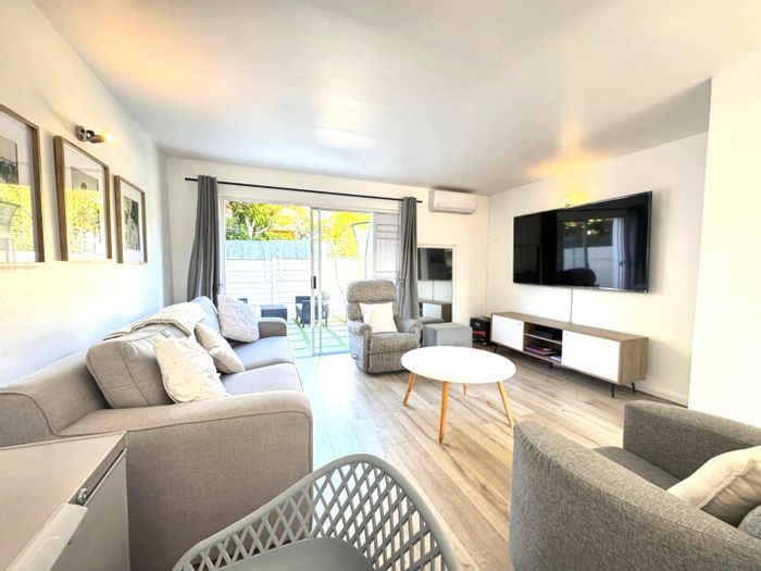 Kirstenhof Townhouse To Rent: 2 beds, air-con, braai area, secure complex.