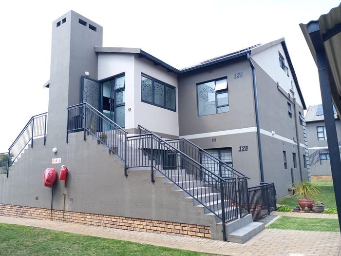 For Sale: Townhouse in Nortons Home Estate with 3 beds, solar, and security.