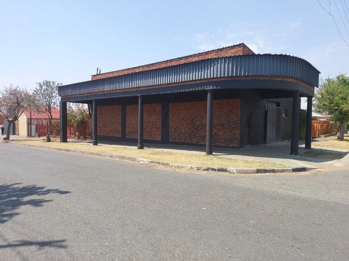 Kenilworth Business For Sale: Versatile mixed-use property with income potential and amenities.