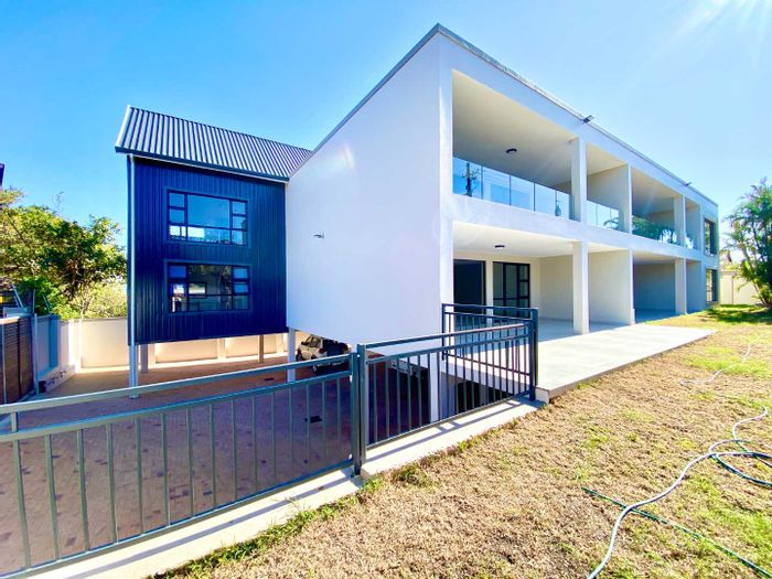 Garden apartment in Durban North Central, 2 beds, balcony, prepaid electricity. To Rent.