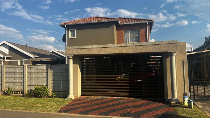 For Sale: House in Albertsdal with 3 bedrooms, guest toilet, and bonus room.