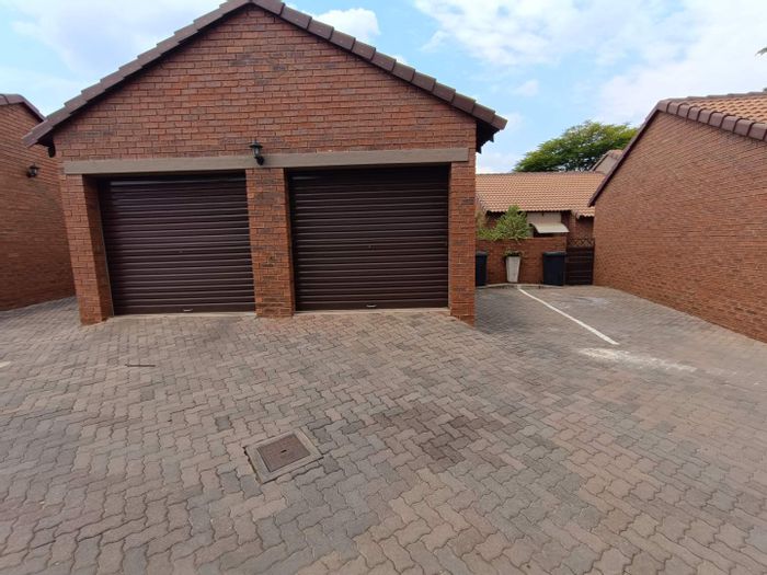 Property #2424453, Townhouse For Sale in Eco Park