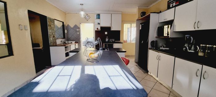 Hochlandpark House For Sale: 4 Bedrooms, Lapa, Bachelor Flat, Renovation Opportunity.
