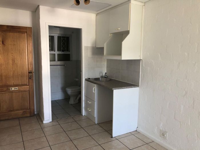 Bachelor apartment in La Colline to rent, ideal for students with on-site amenities.