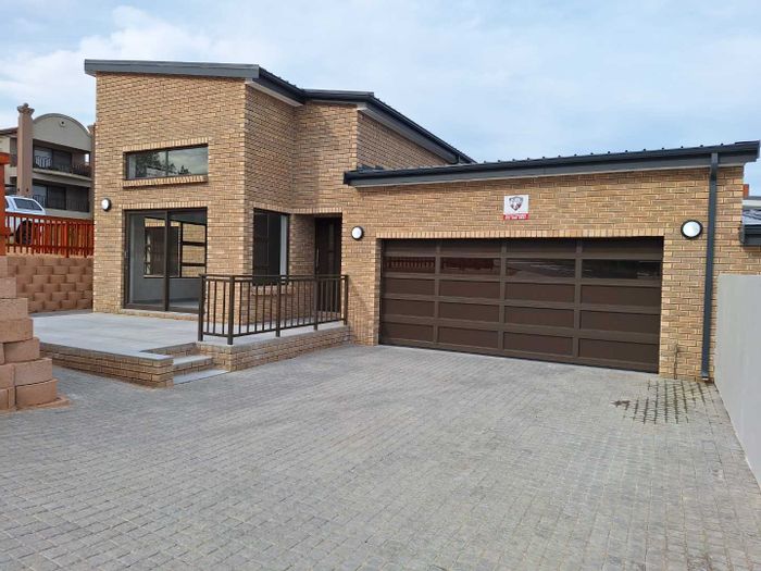 For Sale: 3-Bedroom Townhouse in Dana Bay with double garage and gas amenities.