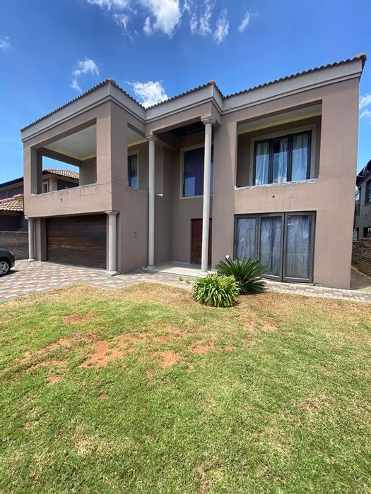 6-Bedroom House For Sale in Sherwood Gardens with double garage and balcony views.