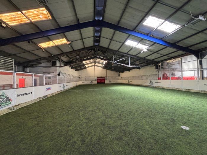 Industrial warehouse to rent in Montague Gardens with three-phase power and yard access.