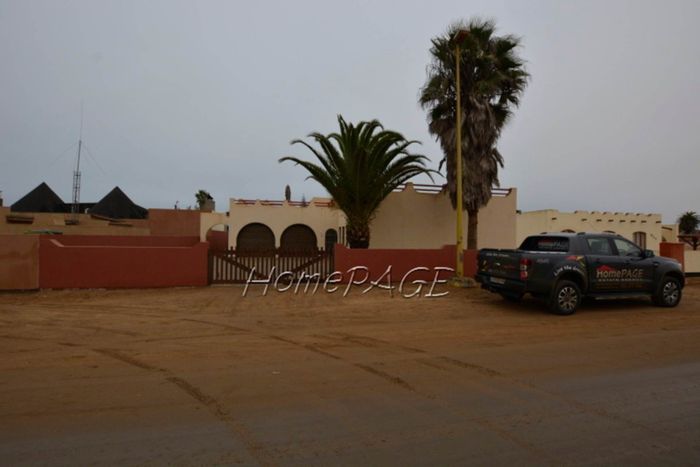 Henties Bay Central House for Sale: 3 Beds, 2 Flats, Double Garage, Rooftop Patio