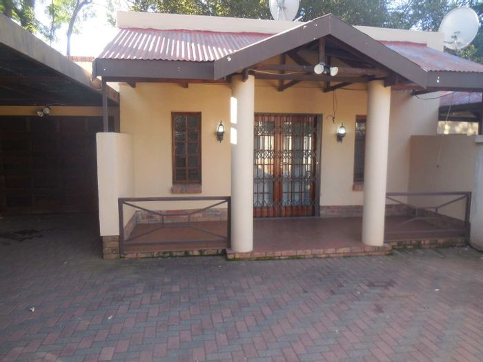 Property #2384075, Cottage Rental Monthly in Silverton
