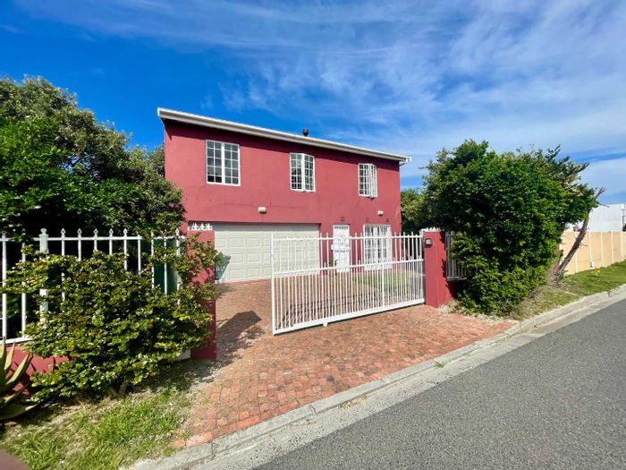 Property #2192409, House for sale in Muizenberg