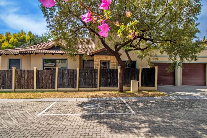 Property #2187584, Cluster for sale in Fourways Gardens