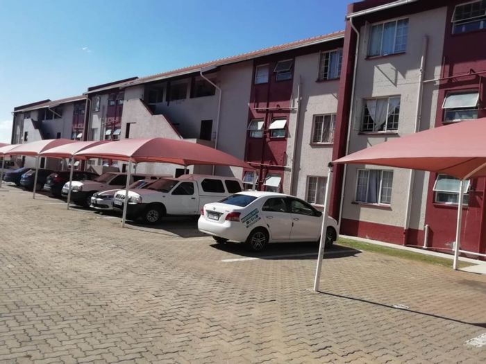 For Sale: Apartment in Kempton Park Central with open plan living, security, and amenities.