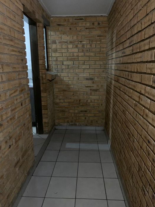 For Sale: Apartment in Cruywagenpark with 2 bedrooms, balcony, and 24-hour security.