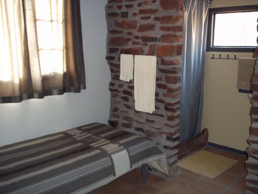 Single bed and shower in the chalet