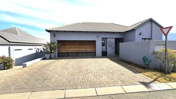 Gateway Manor House For Sale: 3 Bedrooms, 3.5 Baths, Double Garage, Scenic Views.