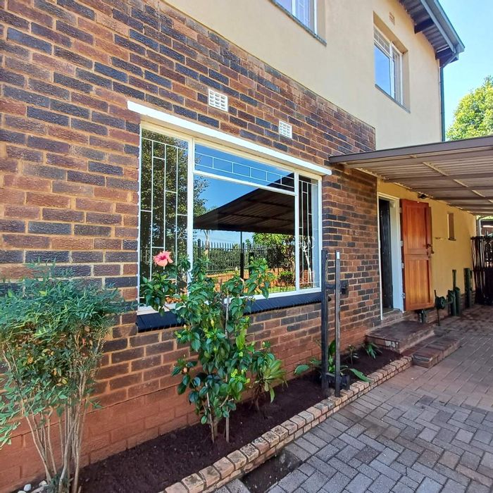 2-Bedroom Apartment To Rent in Waverley with garden, pool access, and parking.