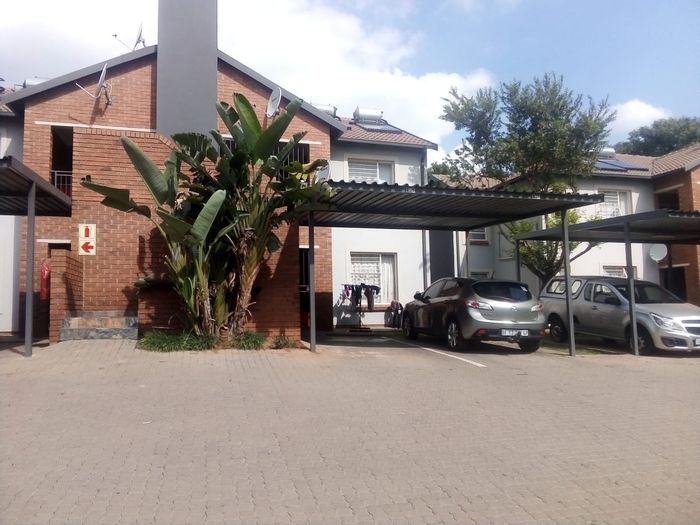 Terenure Townhouse For Sale: 2 beds, 2 baths, balcony, braai area, covered parking.