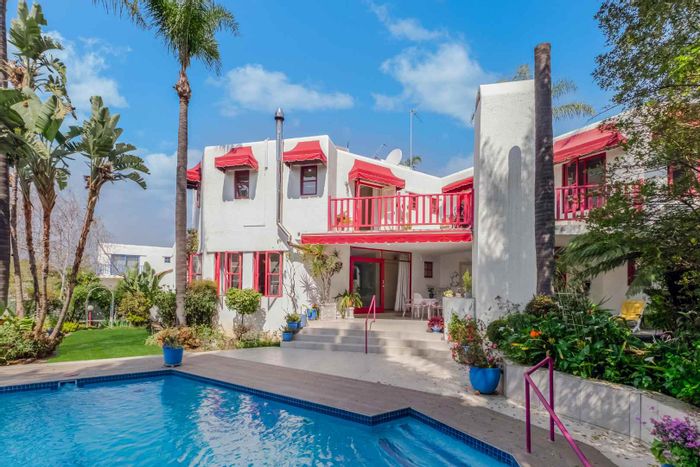 Lonehill House For Sale: 3 beds, pool, garden, study, secure complex.