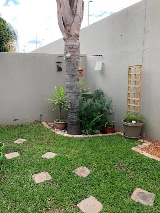 For Sale: Townhouse in Avis with 3 beds, double garage, and garden.