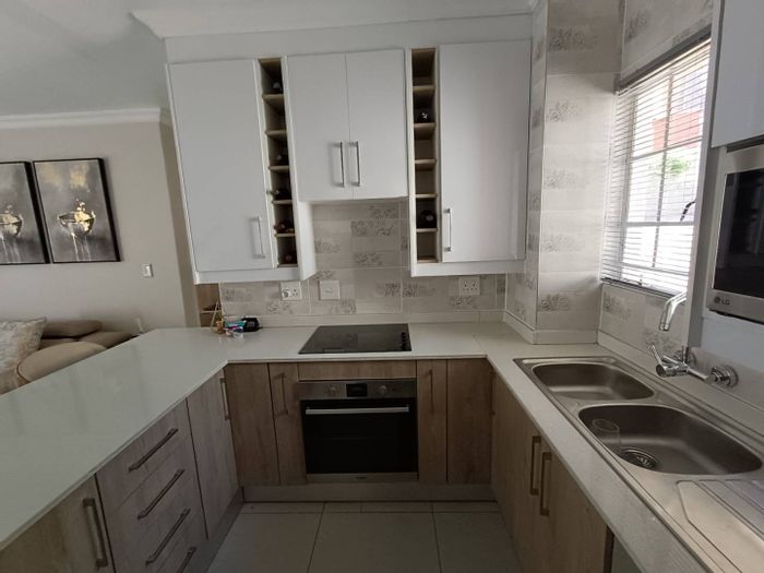 Property #2426283, Townhouse For Sale in Sterrewag