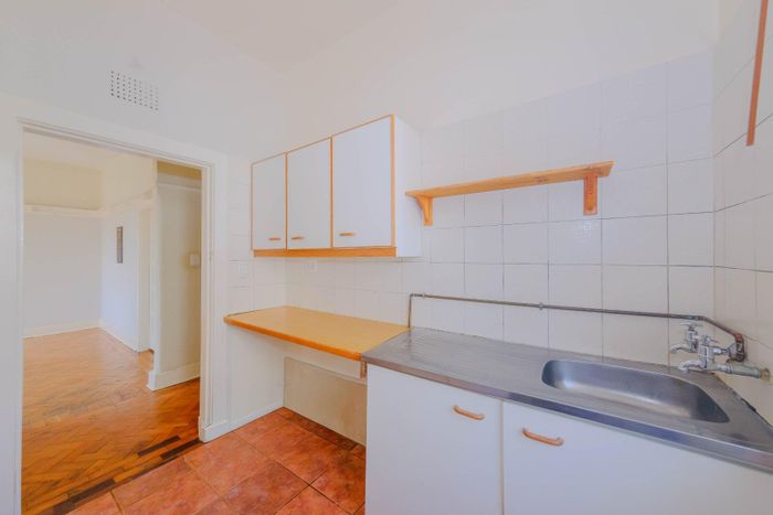 For Sale: Killarney Apartment with 2 Beds, Garage, Security, and Gardens.