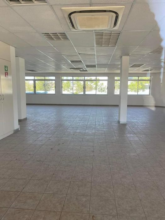 Office Space To Rent in Windhoek Central: Large area, boardroom, ample parking.