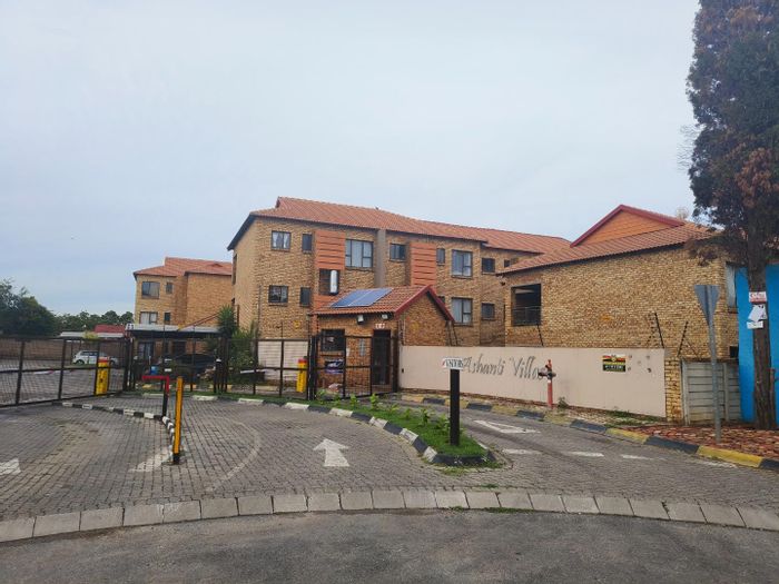 2-Bedroom Apartment To Rent in Cruywagenpark with balcony, secure parking, and fibre internet.
