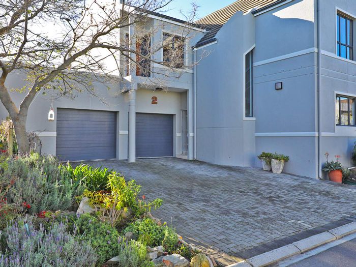 Property #2170073, Townhouse for sale in Plattekloof