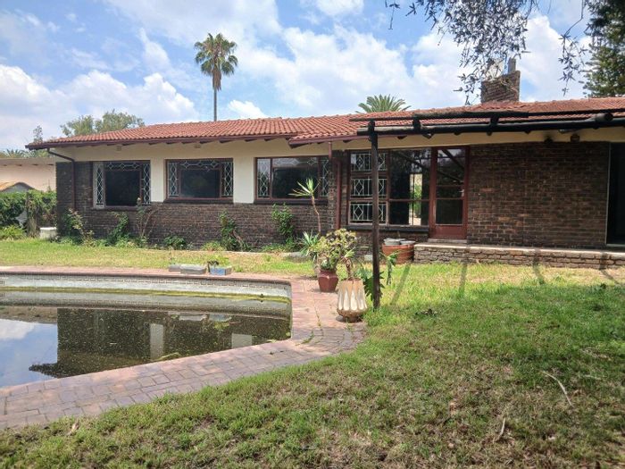 Norkem Park House For Sale: 3 Bedrooms, Pool, Double Garage, Close to Amenities.